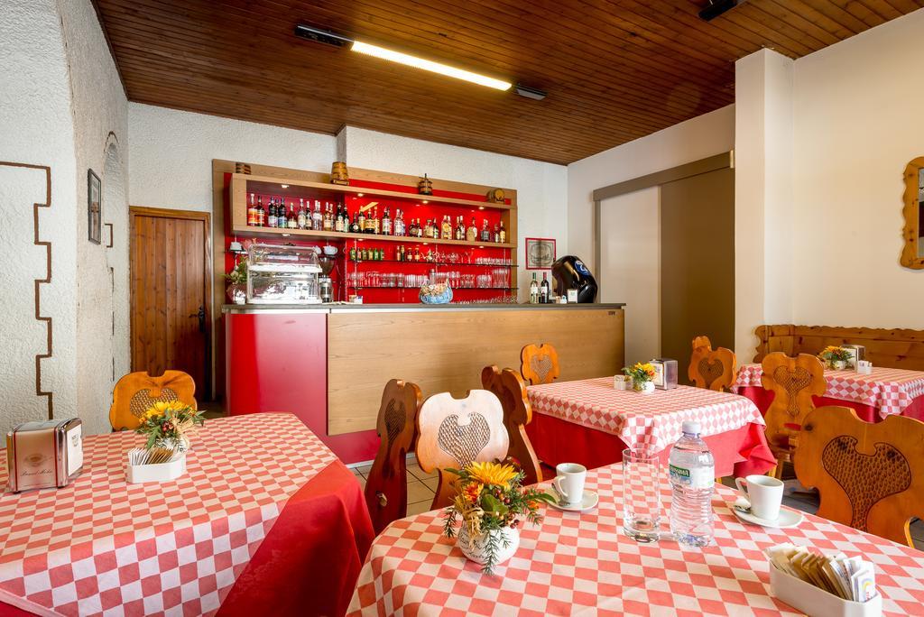 Albergo Altavilla Тирано Екстериор снимка