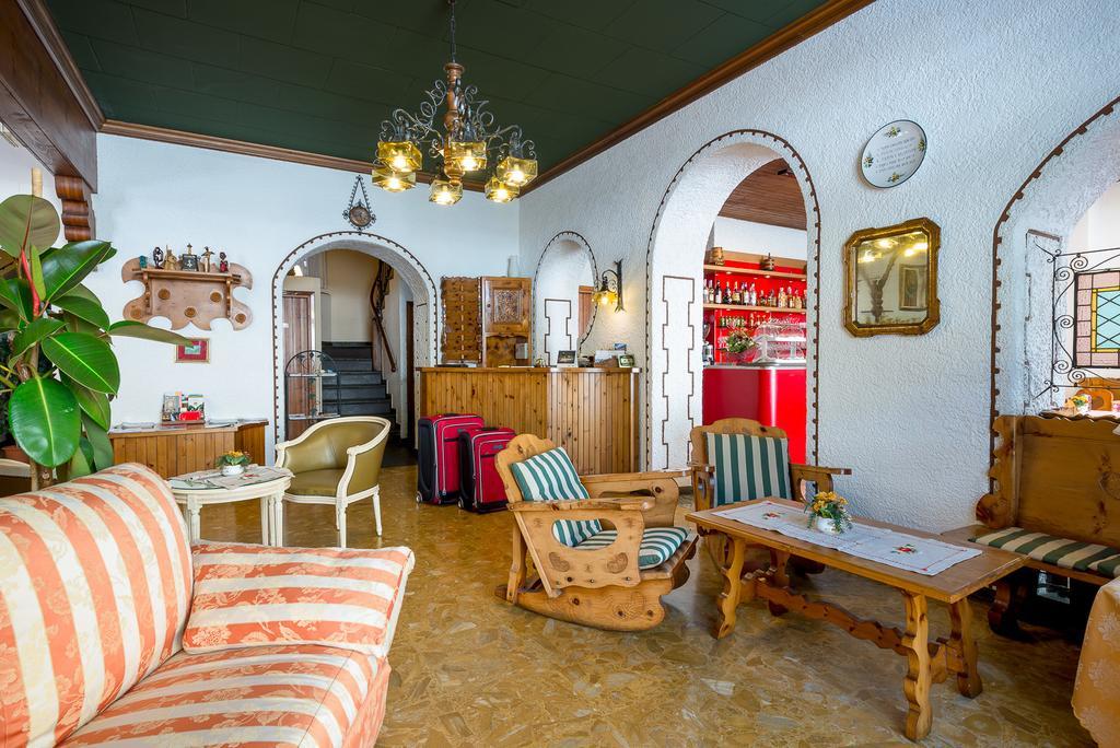 Albergo Altavilla Тирано Екстериор снимка