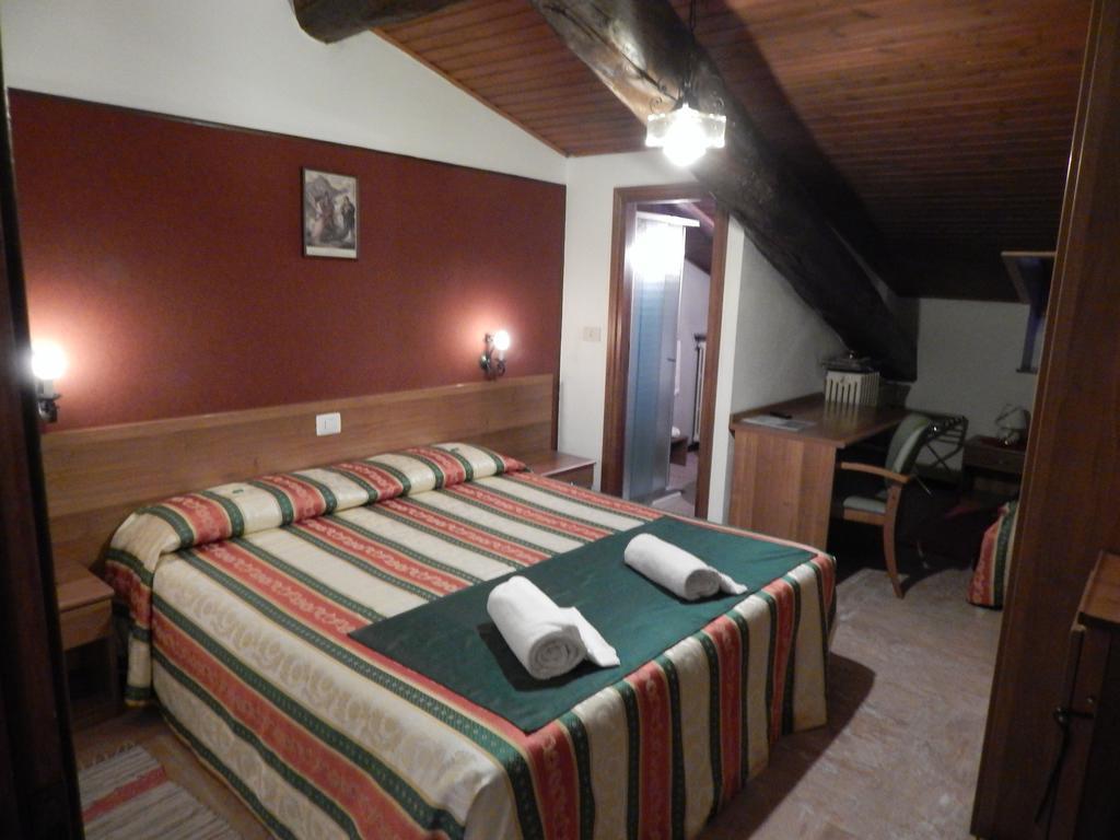Albergo Altavilla Тирано Екстериор снимка