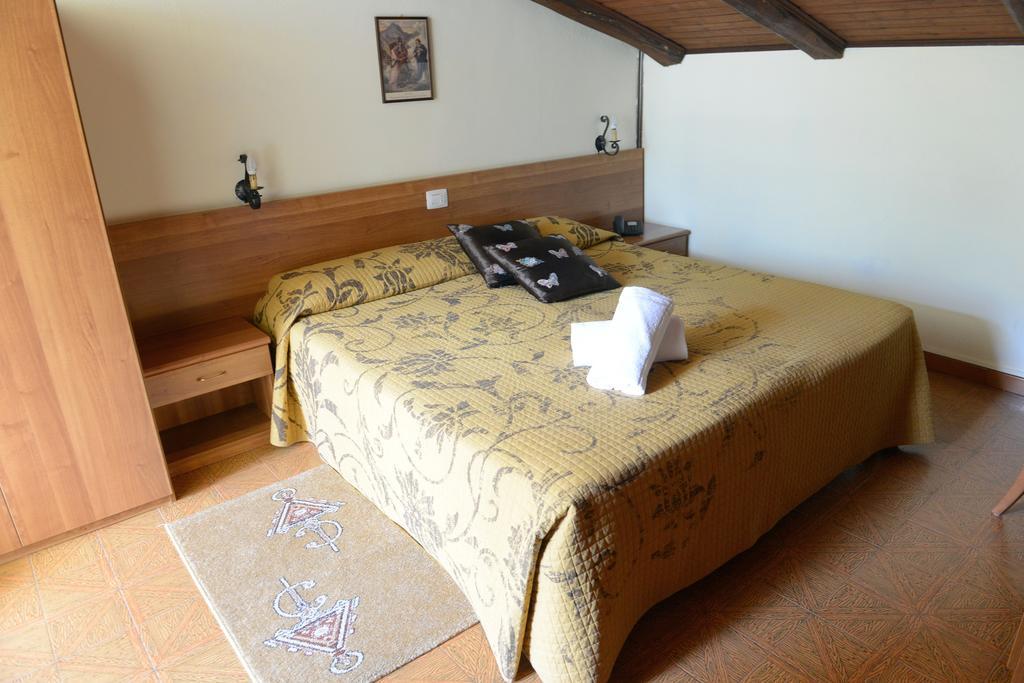 Albergo Altavilla Тирано Екстериор снимка