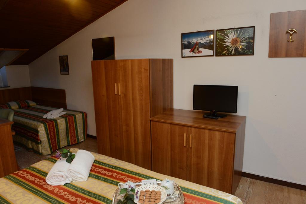 Albergo Altavilla Тирано Екстериор снимка