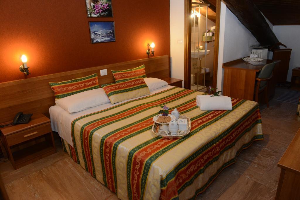 Albergo Altavilla Тирано Екстериор снимка