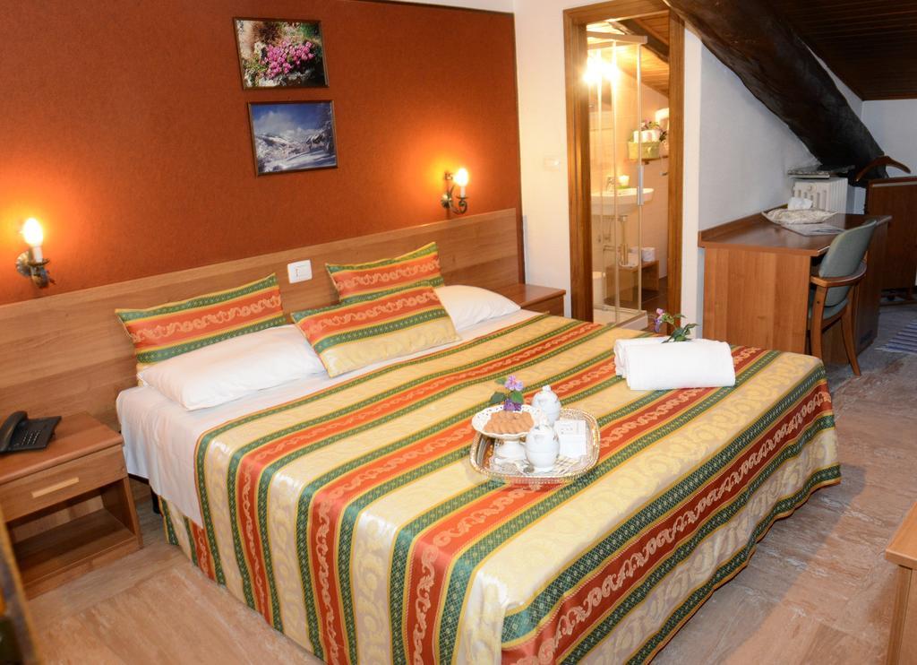 Albergo Altavilla Тирано Екстериор снимка