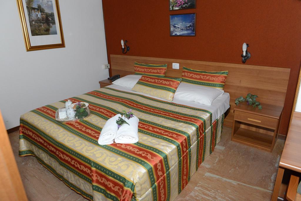 Albergo Altavilla Тирано Екстериор снимка