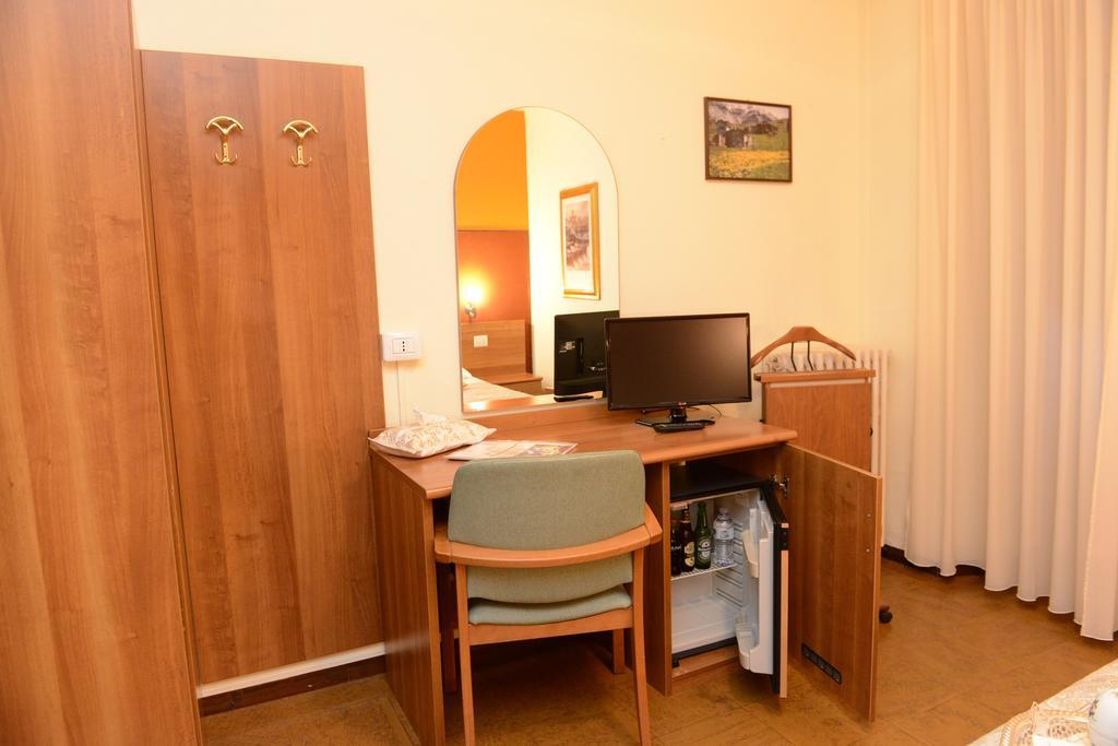 Albergo Altavilla Тирано Екстериор снимка