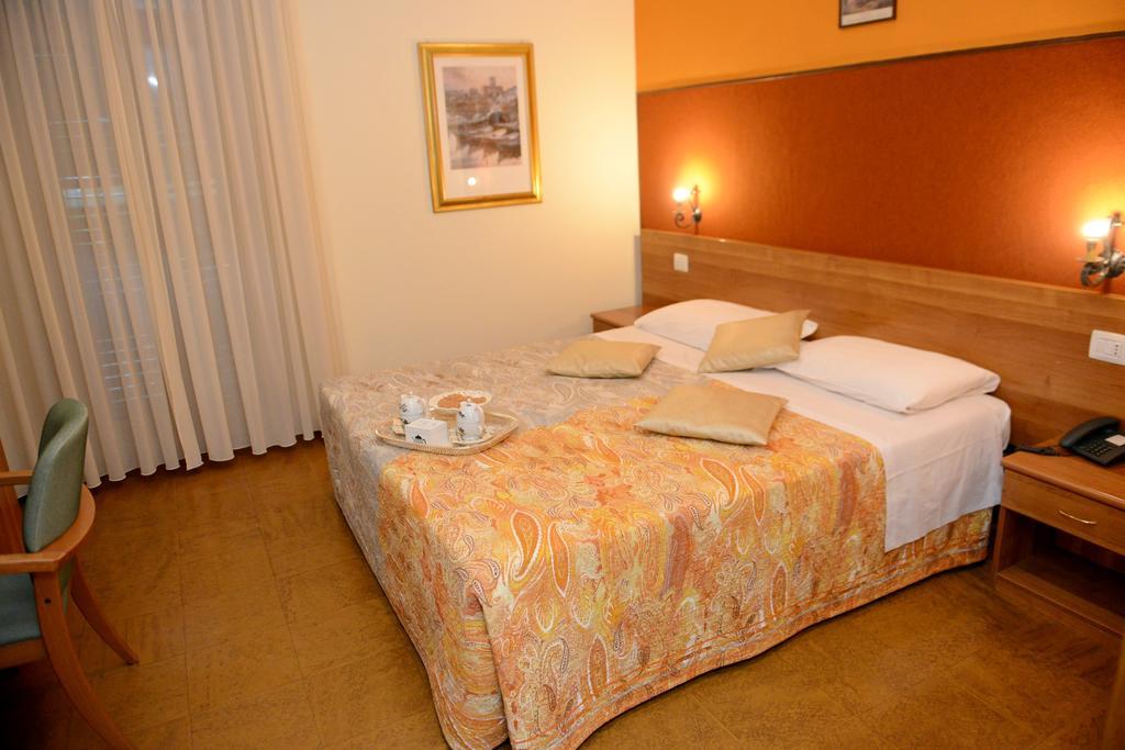 Albergo Altavilla Тирано Екстериор снимка