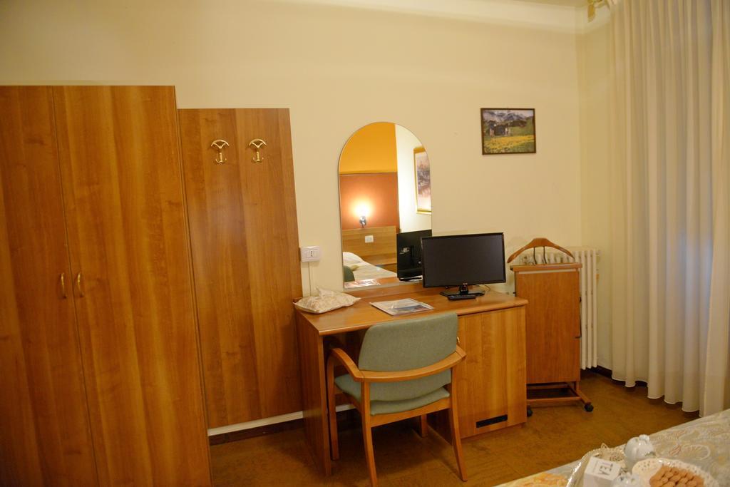 Albergo Altavilla Тирано Екстериор снимка