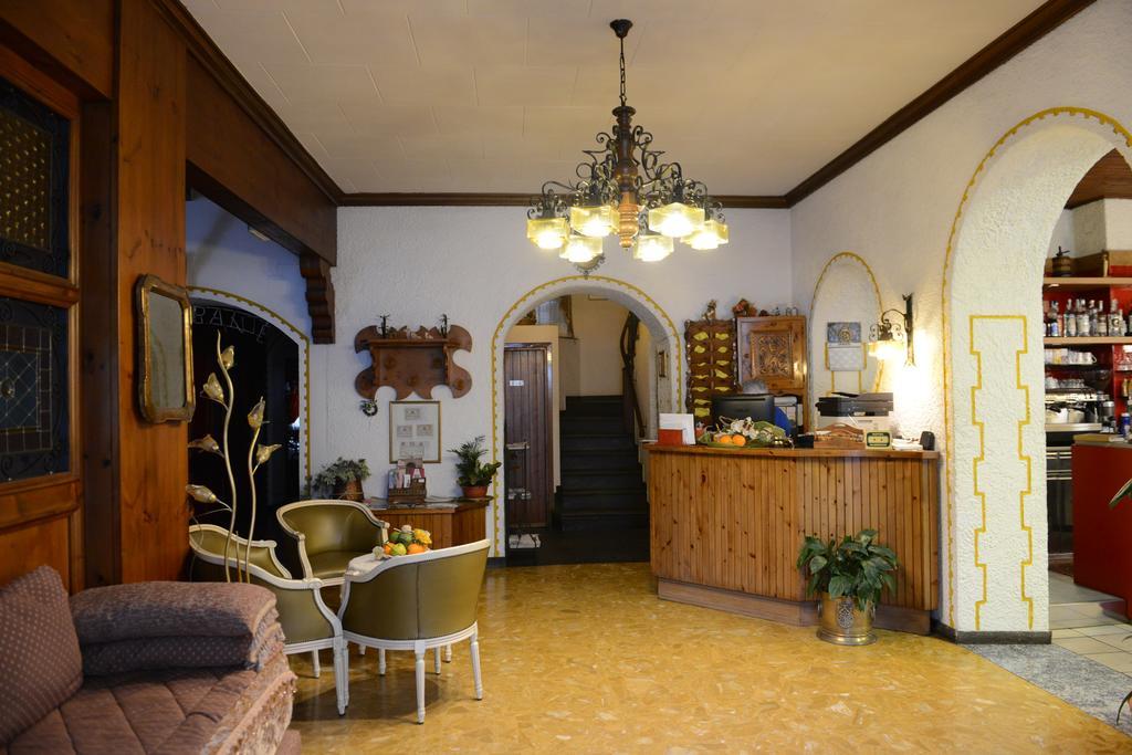 Albergo Altavilla Тирано Екстериор снимка