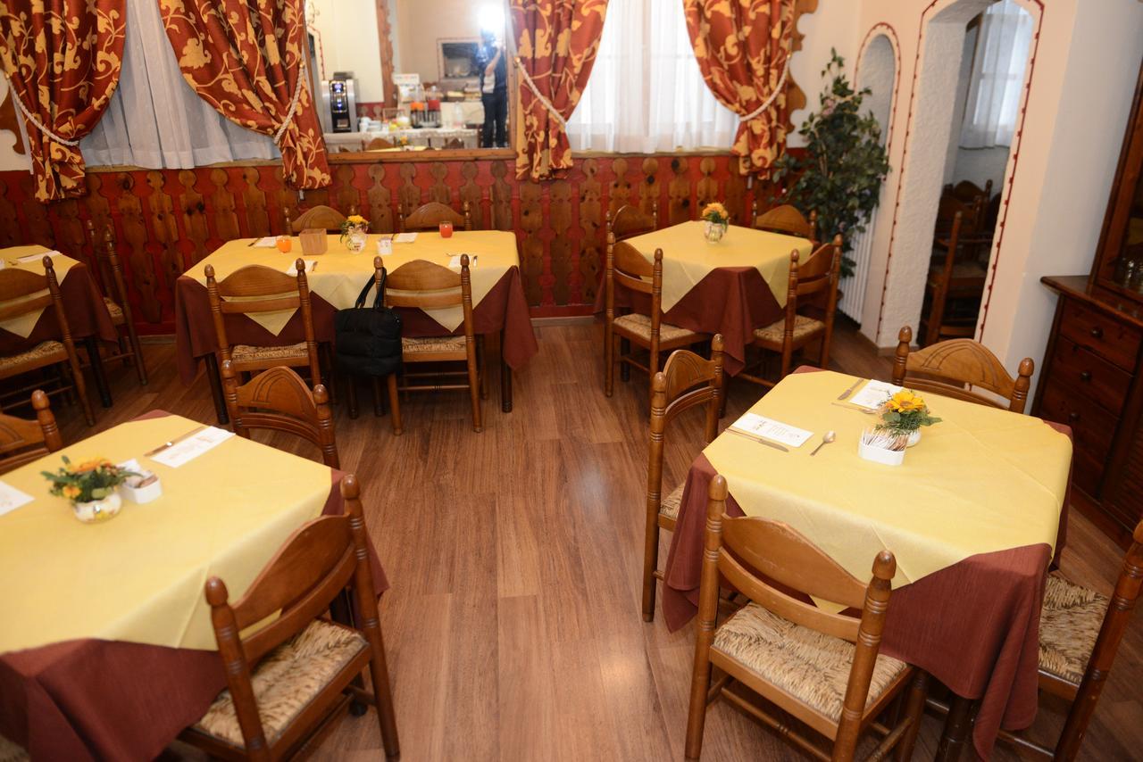 Albergo Altavilla Тирано Екстериор снимка