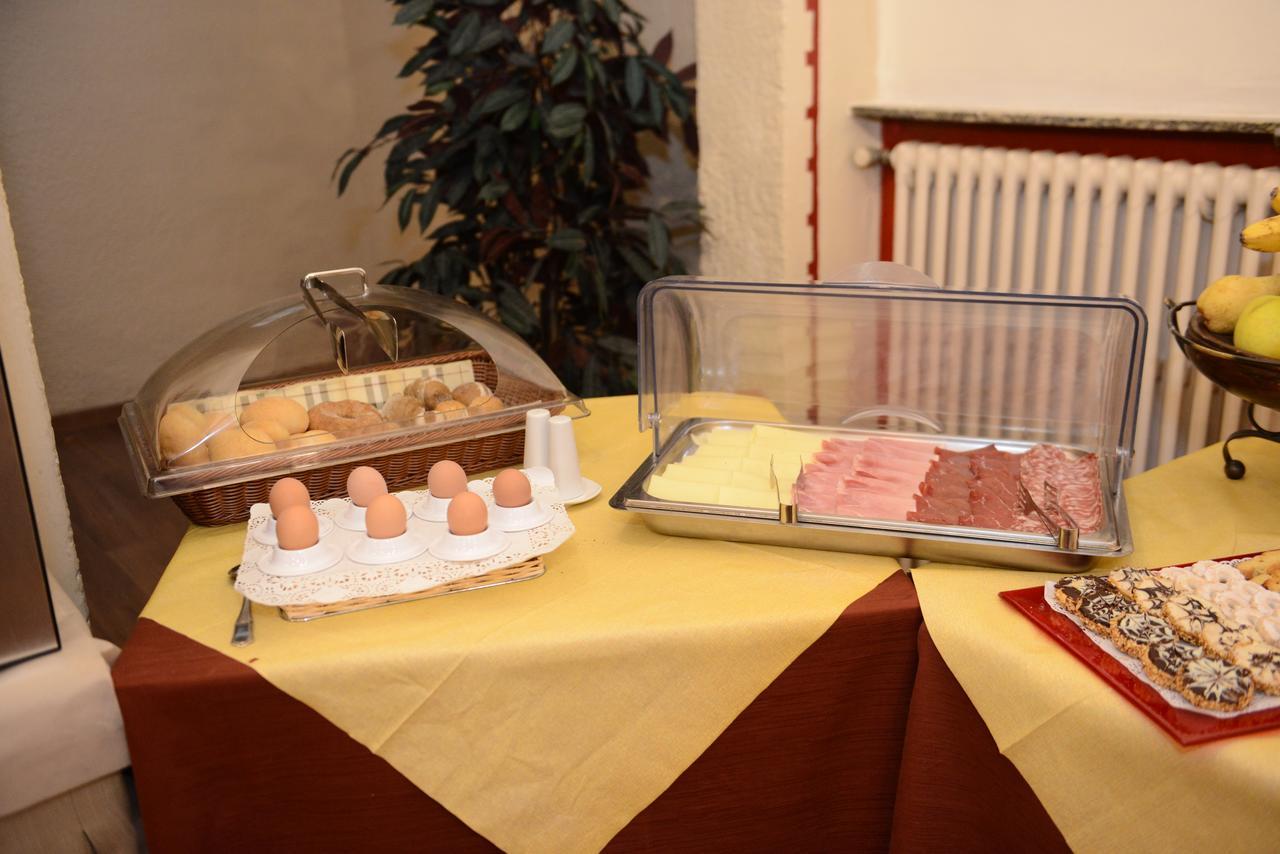 Albergo Altavilla Тирано Екстериор снимка